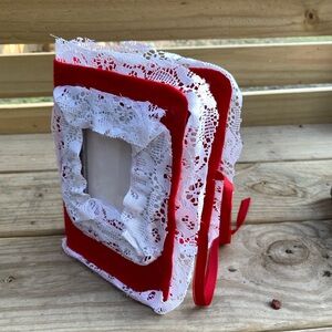 Red and White Lace Photo Album